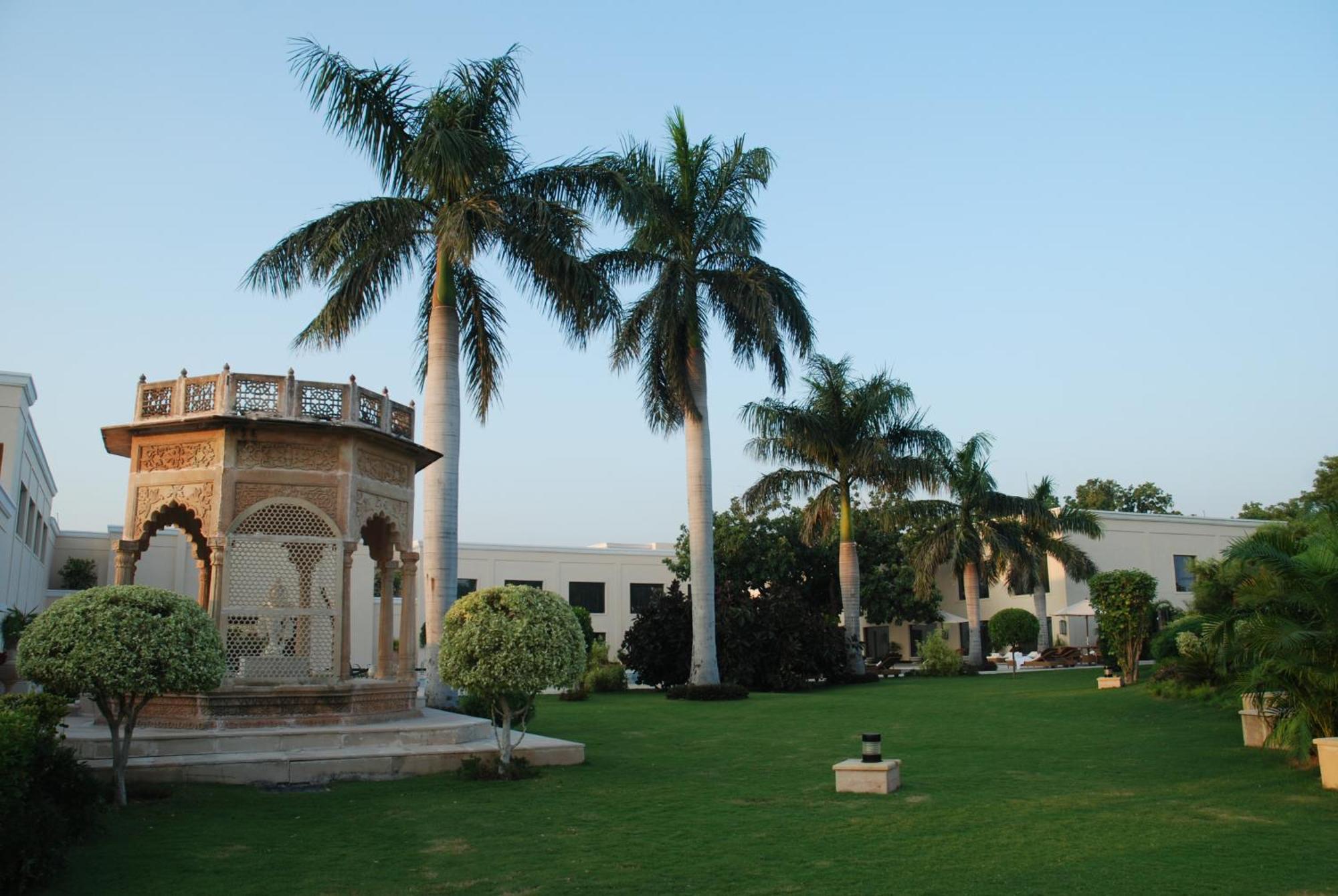 The Lalit Temple View Hotel Khajurāho Eksteriør billede