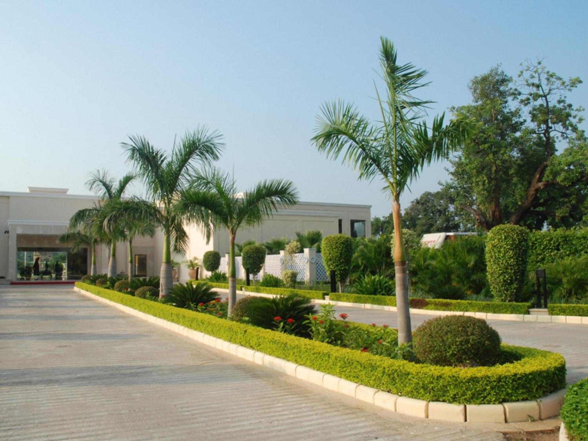 The Lalit Temple View Hotel Khajurāho Eksteriør billede