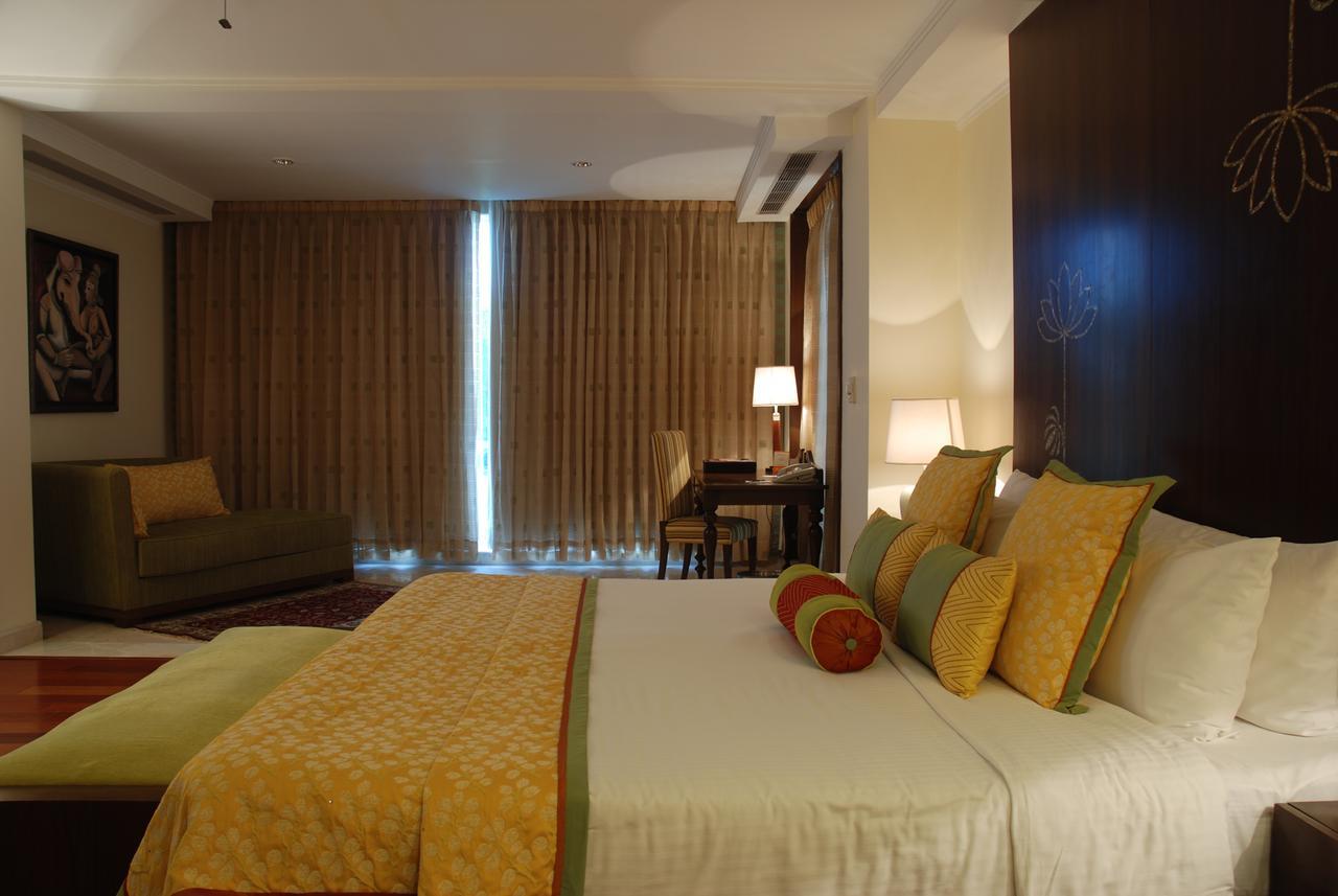 The Lalit Temple View Hotel Khajurāho Eksteriør billede